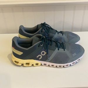 On cloud cloudtec shoes